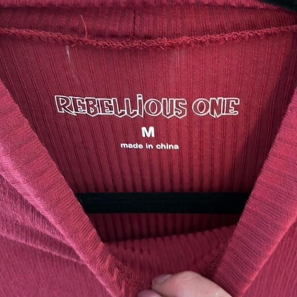 NWT Rebellious One Maroon Long Sleeve Mock Neck Top Size Medium - Picture 3 of 9
